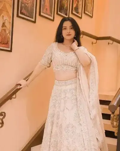 Escort Chomu